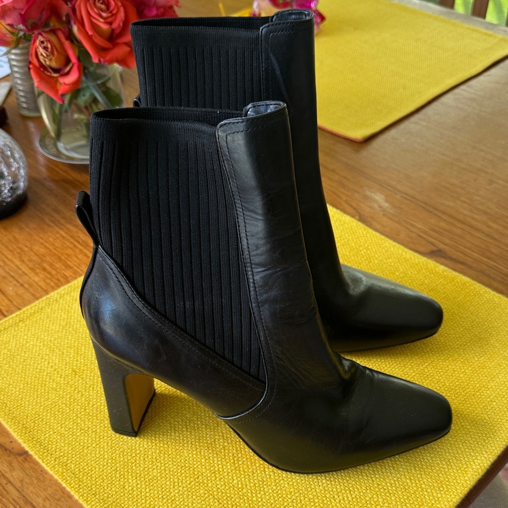 Vince Camuto Elegant Black Leather Heeled Boots